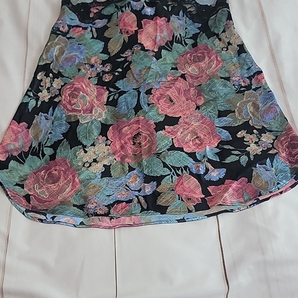 Victoria’s Secret Vintage Floral Slip Dress Nightgown size Medium Lace Accents - Picture 4 of 7